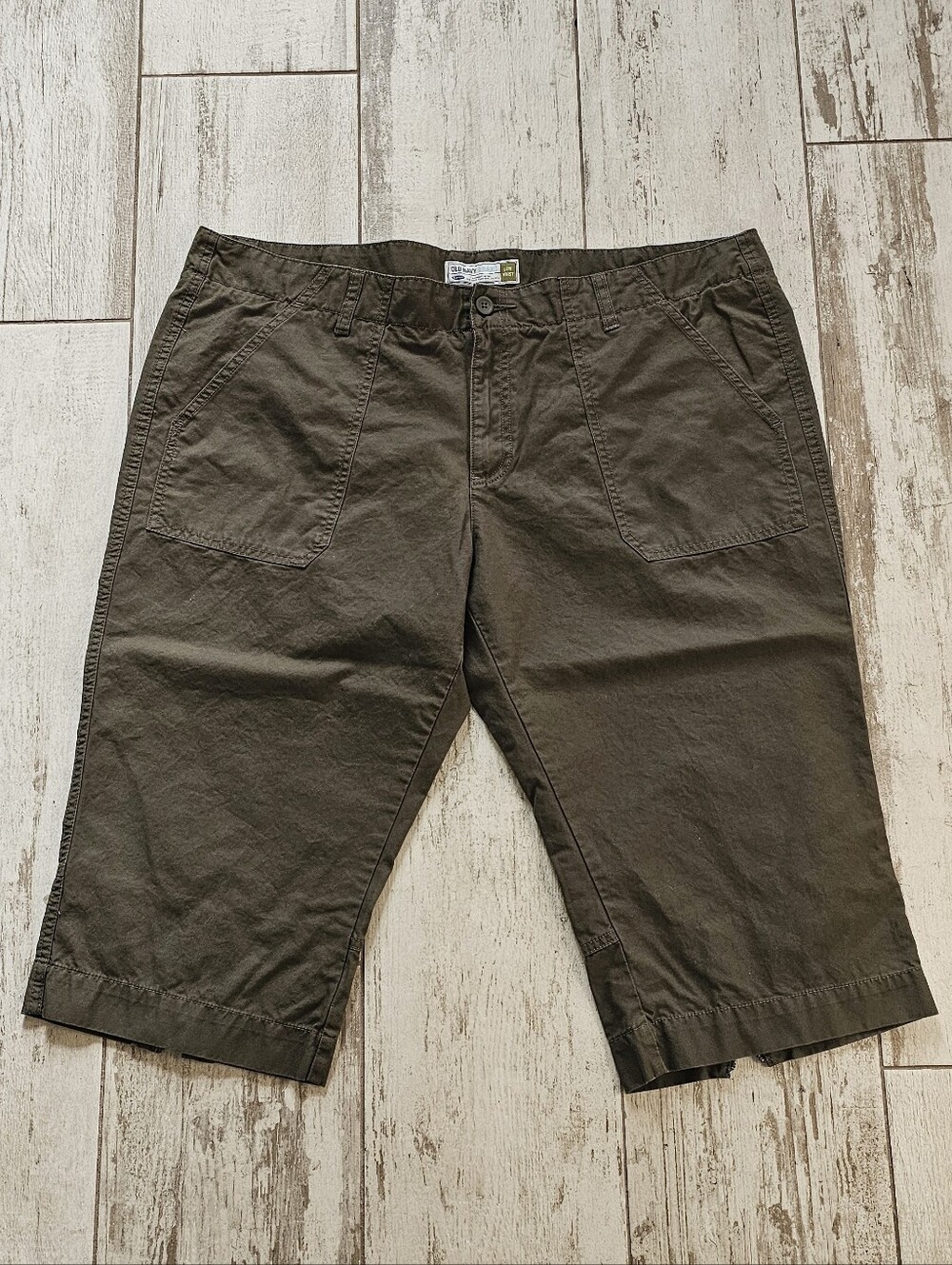 Old Navy Olive Green Crop Khaki Pants 20 Plus